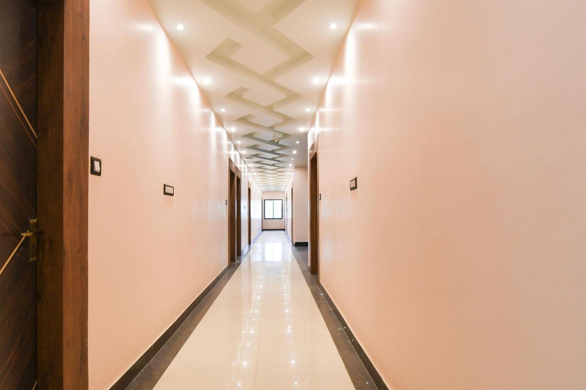 Hotel O Nilmadhab International タラピス エクステリア 写真